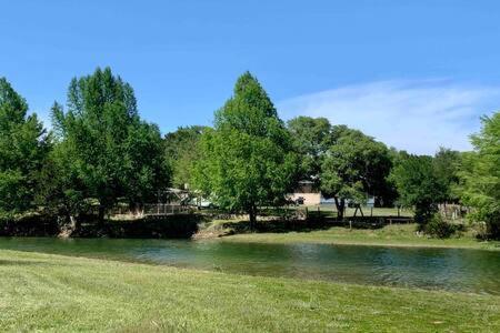 The Outlook - And Deck Views Of Hill Country