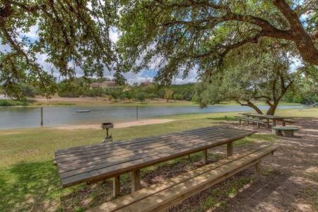 The Outlook - And Deck Views Of Hill Country Hébergement de vacances Dripping Springs