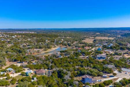 The Outlook - And Deck Views Of Hill Country *