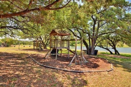 The Outlook - And Deck Views Of Hill Country Hébergement de vacances *