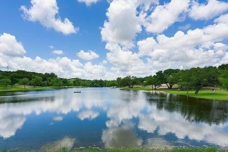 The Outlook - And Deck Views Of Hill Country Dripping Springs