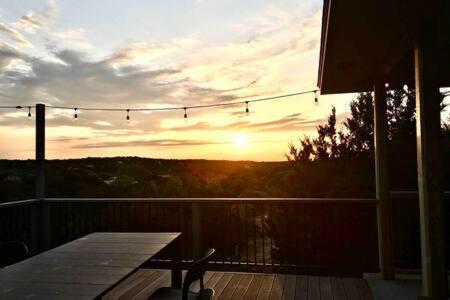 The Outlook - And Deck Views Of Hill Country Dripping Springs