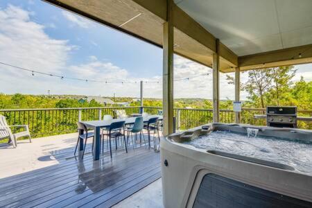The Outlook - And Deck Views Of Hill Country * Dripping Springs