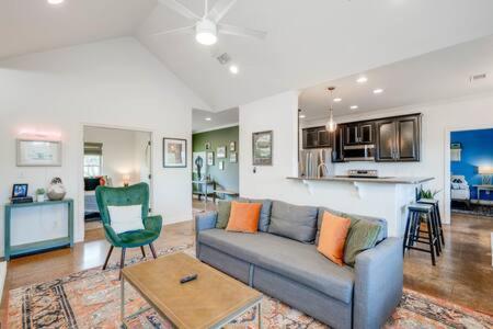 The Outlook - And Deck Views Of Hill Country Dripping Springs