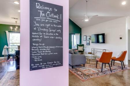 The Outlook - And Deck Views Of Hill Country *