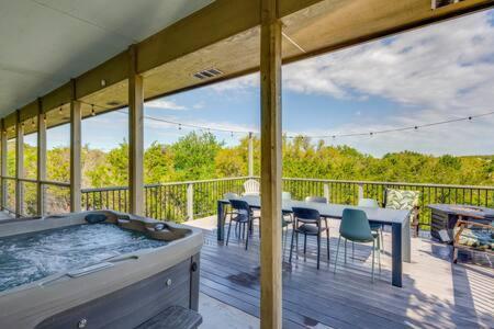 The Outlook - And Deck Views Of Hill Country * Dripping Springs
